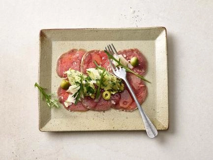 Rindscarpaccio mit Olivenkartoffeln