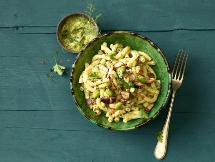 Makkaroni mit Edamame-Pesto und Shiitake-Pilzen 