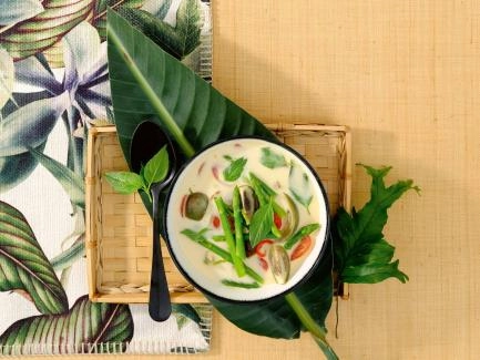 Gemüsesuppe mit Kokosmilch und Zitronengras 