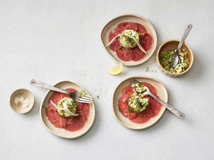 Kalbfleisch-Carpaccio mit Spargel-Kräuter-Tatar