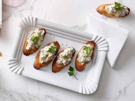 Crostini mit Ricotta-Kräuter-Creme