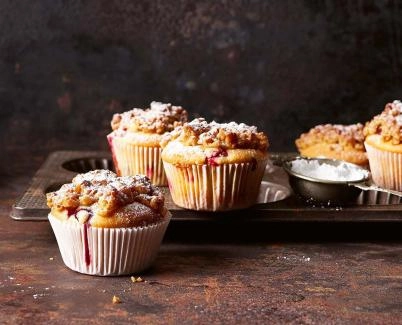 Cranberry-Muffins mit Caramel-Nuss-Kruste