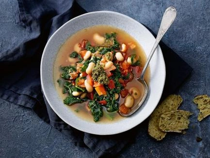 Bohnensuppe mit Federkohl