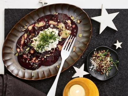 Randen mit Meerrettichfrischkäse und Kürbiskern-Krokant