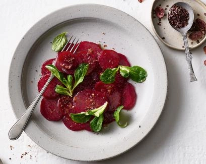 Randen-Carpaccio mit Kakaonibs- Orangen-Gewürz 