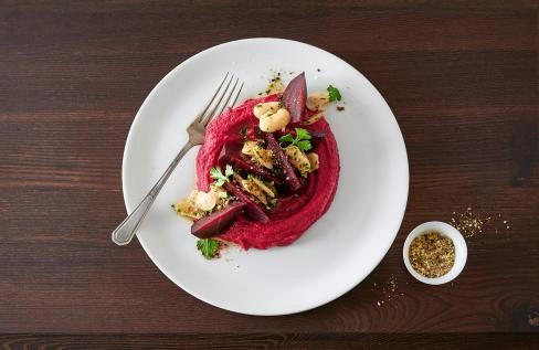 Hummus von weissen Bohnen mit Randen