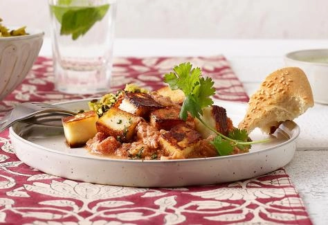 Paneer in würziger Tomaten-Joghurt-Sauce