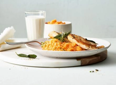 Süsskartoffel-Buttermilch-Püree mit Pouletstreifen