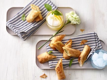 Strudelröllchen mit Ricotta und zweierlei Pesto