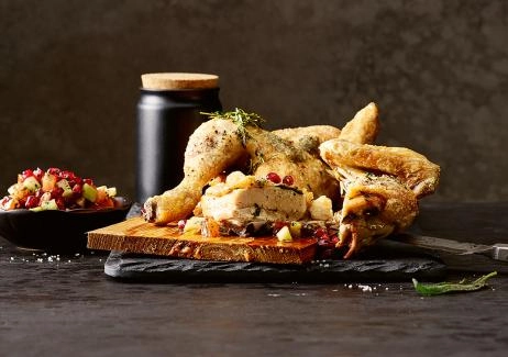 Grilliertes Poulet auf Zedernholz mit Granatapfel-Salsa