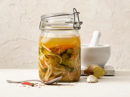 Kimchi mit Lattich, Rüebli und Rettich