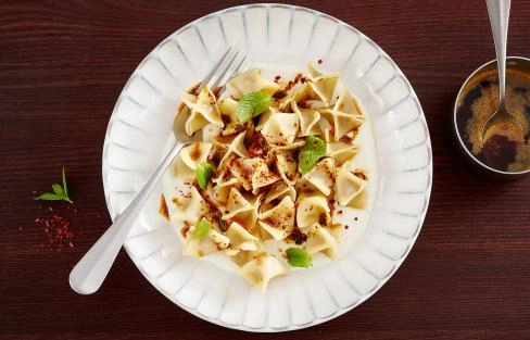 Türkische Manti mit Joghurt und Paprikabutter