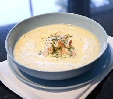 2011-11-apfel-kartoffel-suppe-mit-meerrettich-und-geraeucherter-forelle