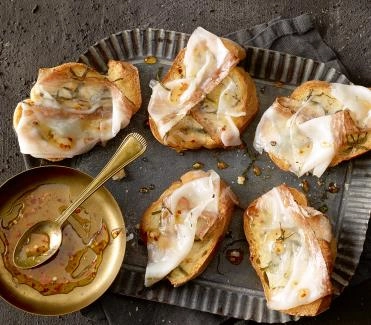 2016-06 crostini mit lardo und chilihonig