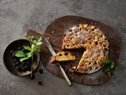 Brombeer-Pfirsich-Kuchen mit Mandel-Zimt-Kruste