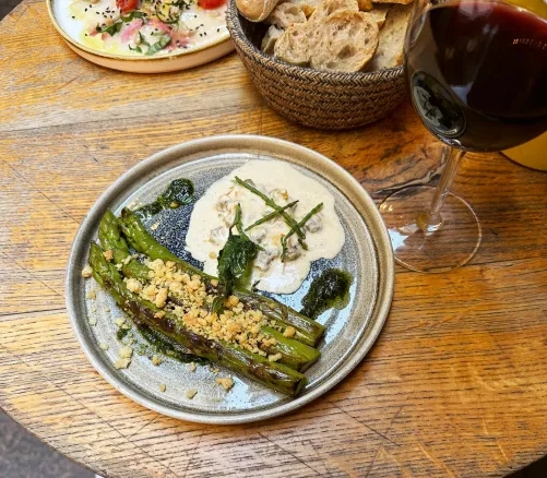 Doraden-Carpaccio und Spargeln im «Babines».