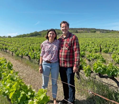 Ghislain und Delphine D`Aboville inmitten ihres Weinbergs.