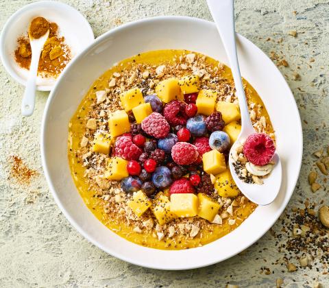 201705 mango beeren muesli mit kokosnuss